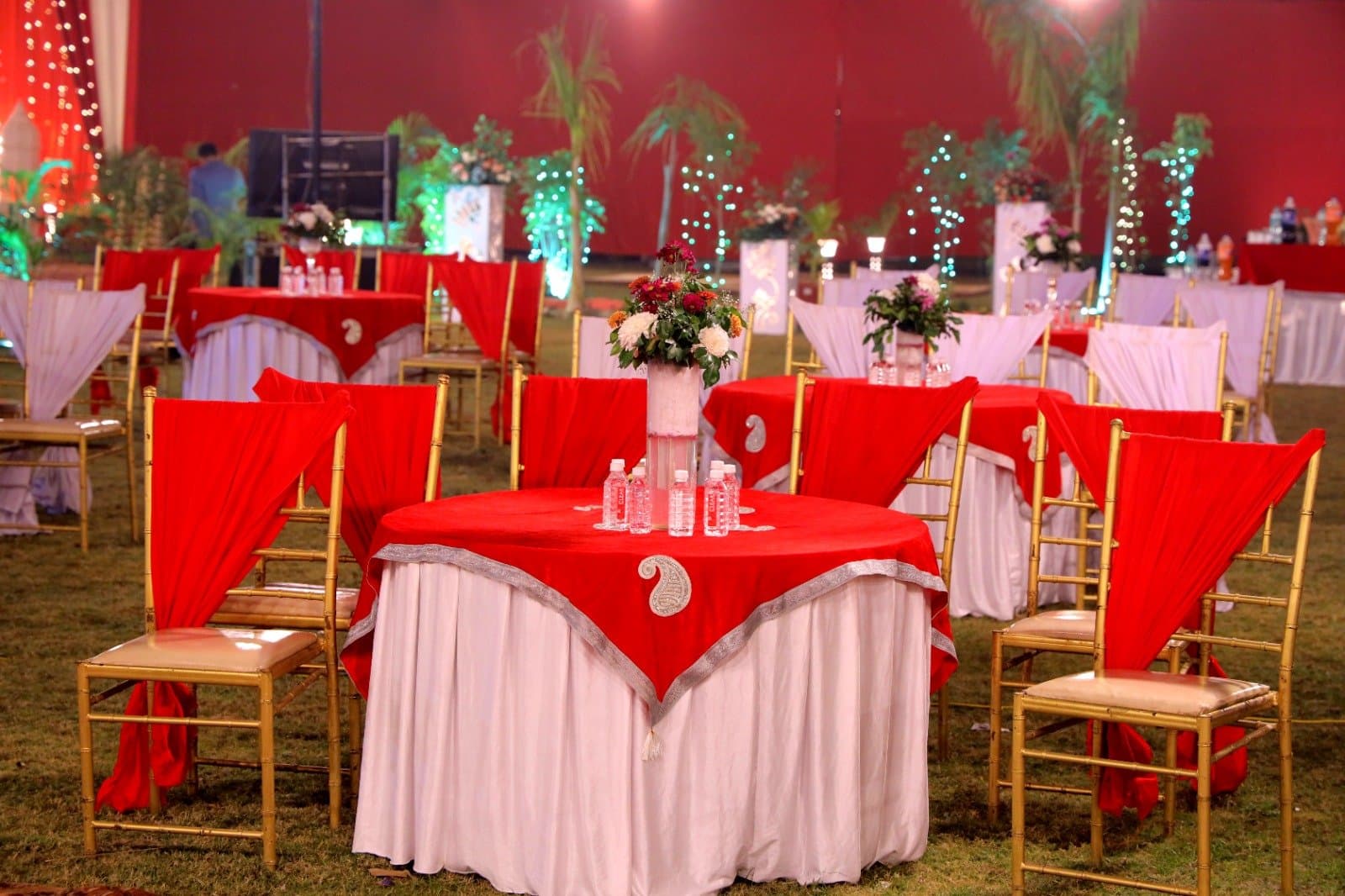 Fine-art wedding tablescape and floral setting by The Royal Weddinghub